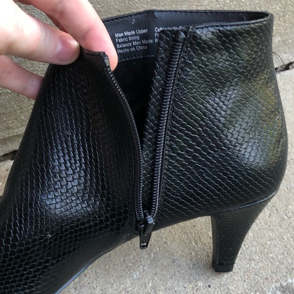 Time and Tru Black Heel Boots - Picture 5 of 5